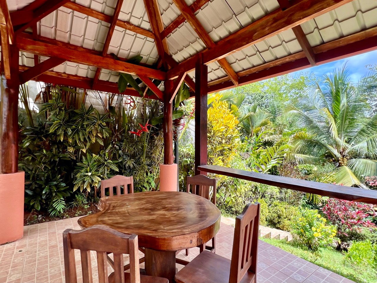 Peaceful 2-Bedroom Home in a Lush Garden in Ojochal