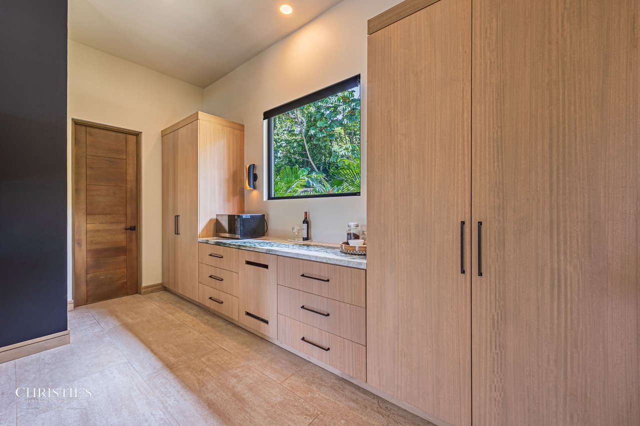 Luxury Estate in Escaleras — 5.5 Acres Majesty of Incredible Ocean Views 