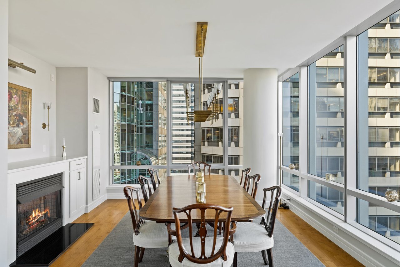 HUGE Living, Dining & Kitchen Open plan, Fireplace, Views