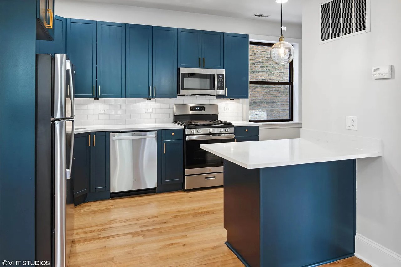 7635 N Greenview Ave APT 1W