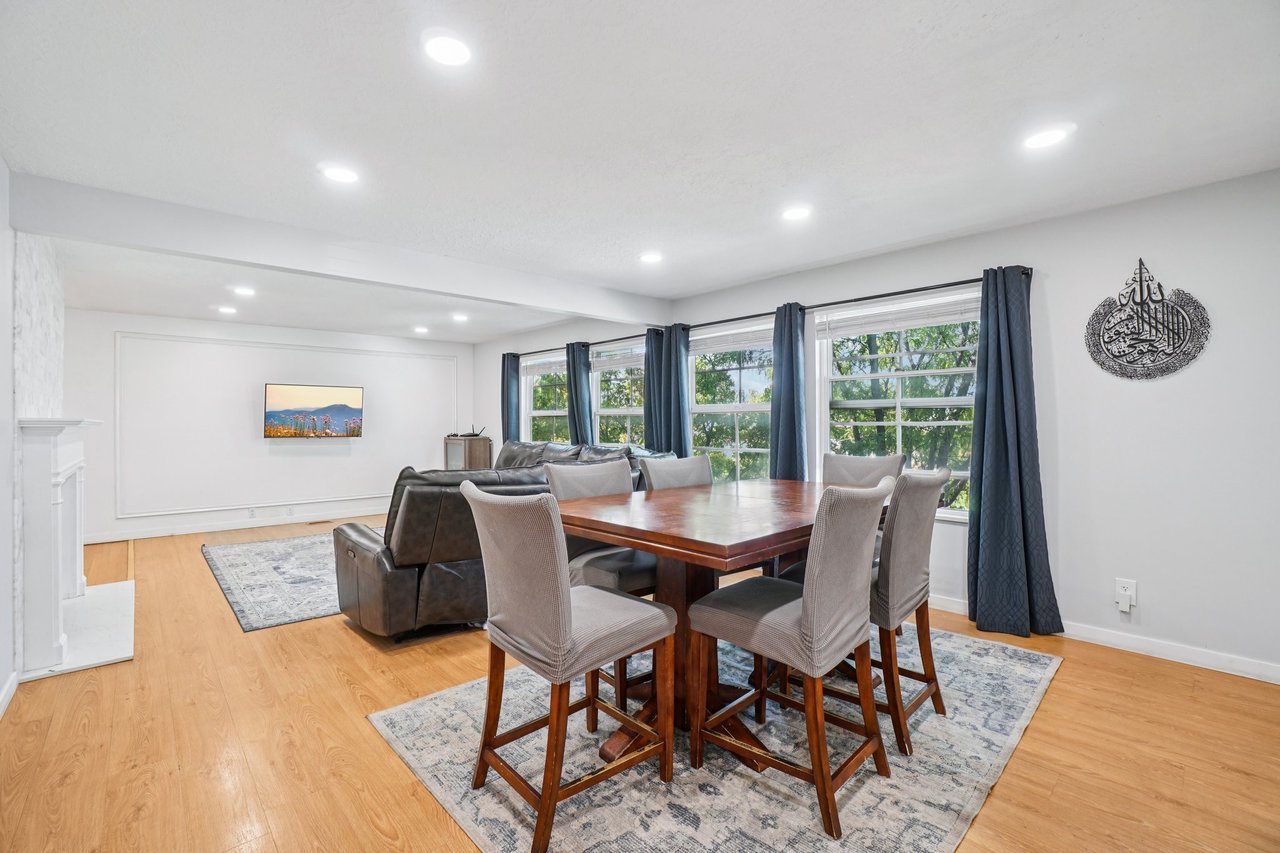 11343 S Clifford Cir