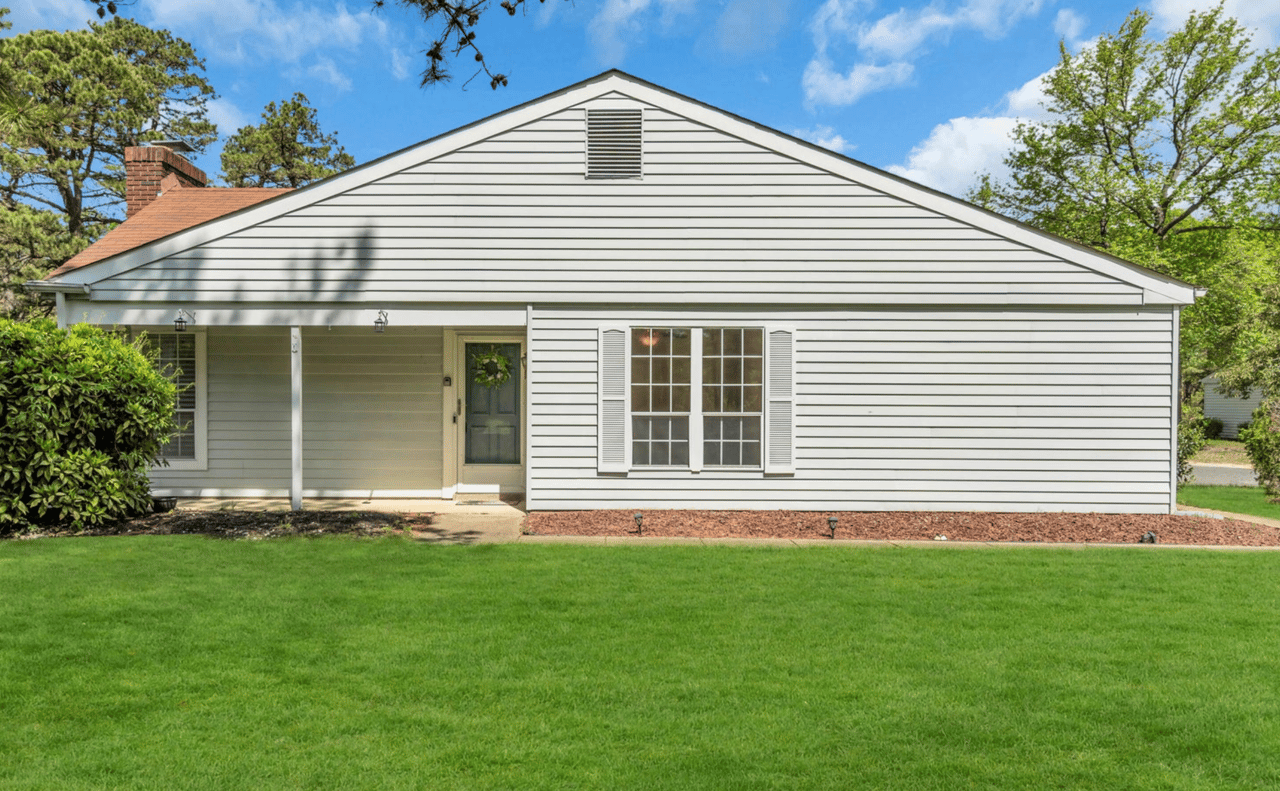 576 Sheffield Drive, Manchester