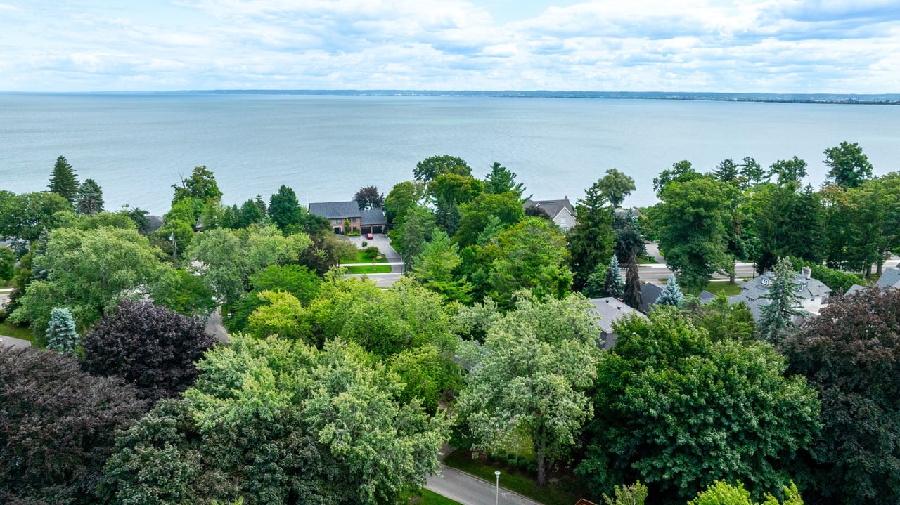206 Rossmore Boulevard, Burlington