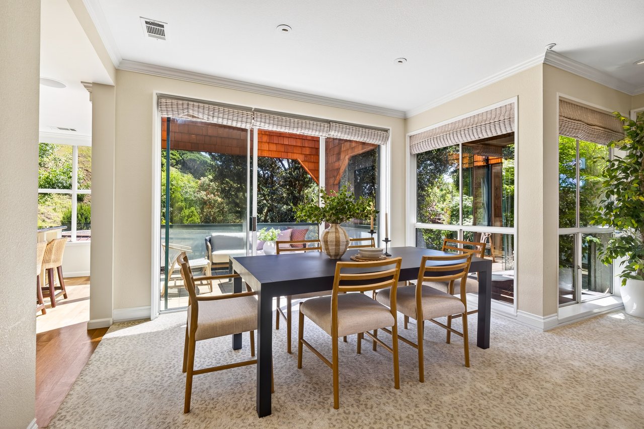 Luxurious End Unit in Point Tiburon