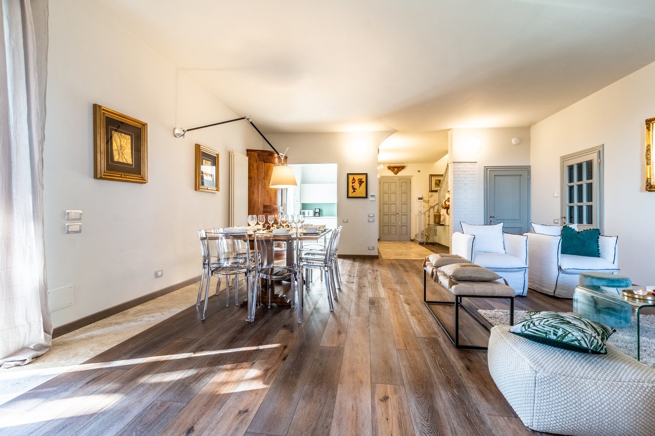 Tuscan Villa With Panoramic Country Views