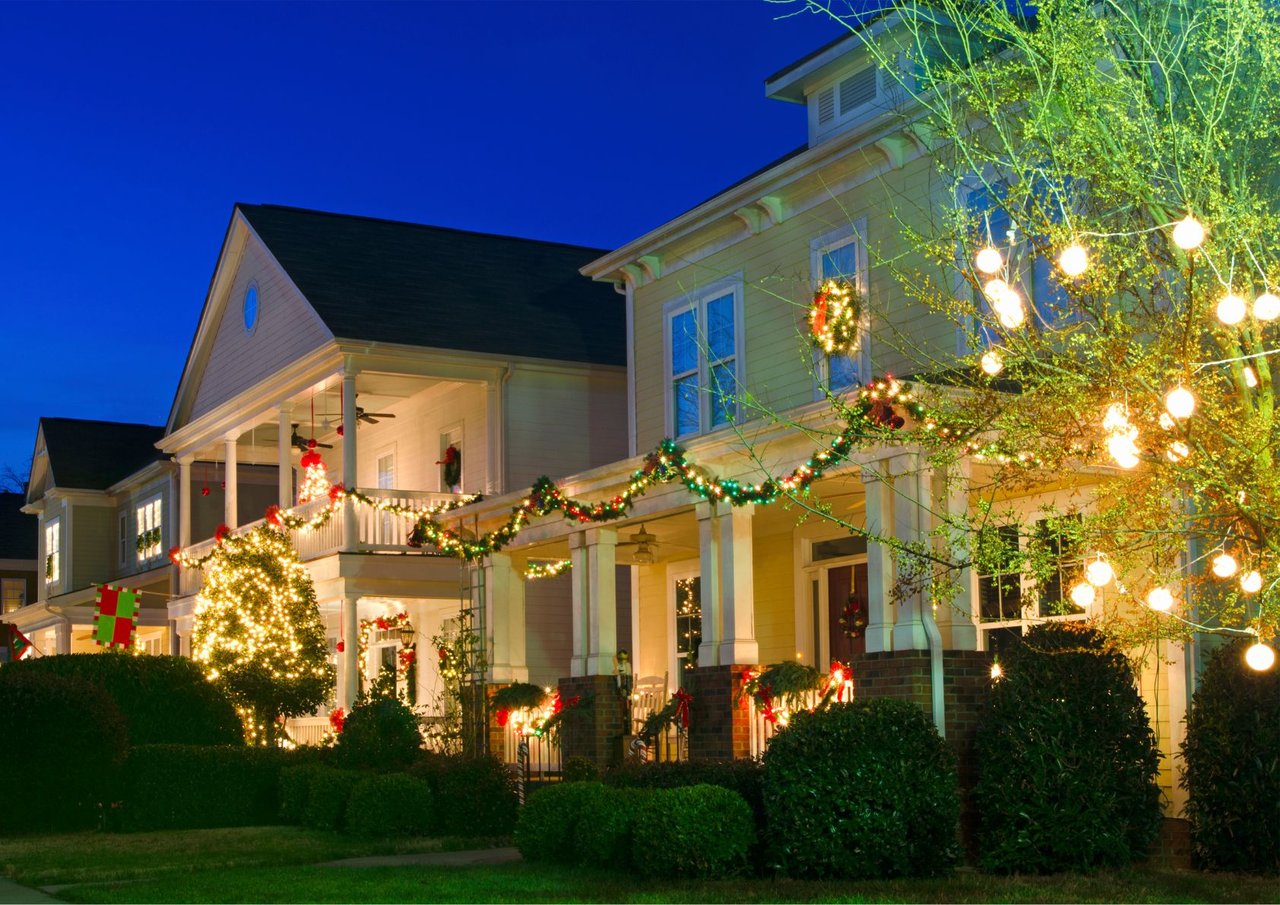 Holiday Real Estate: Pros and Cons of Buying and Selling During the Winter Season