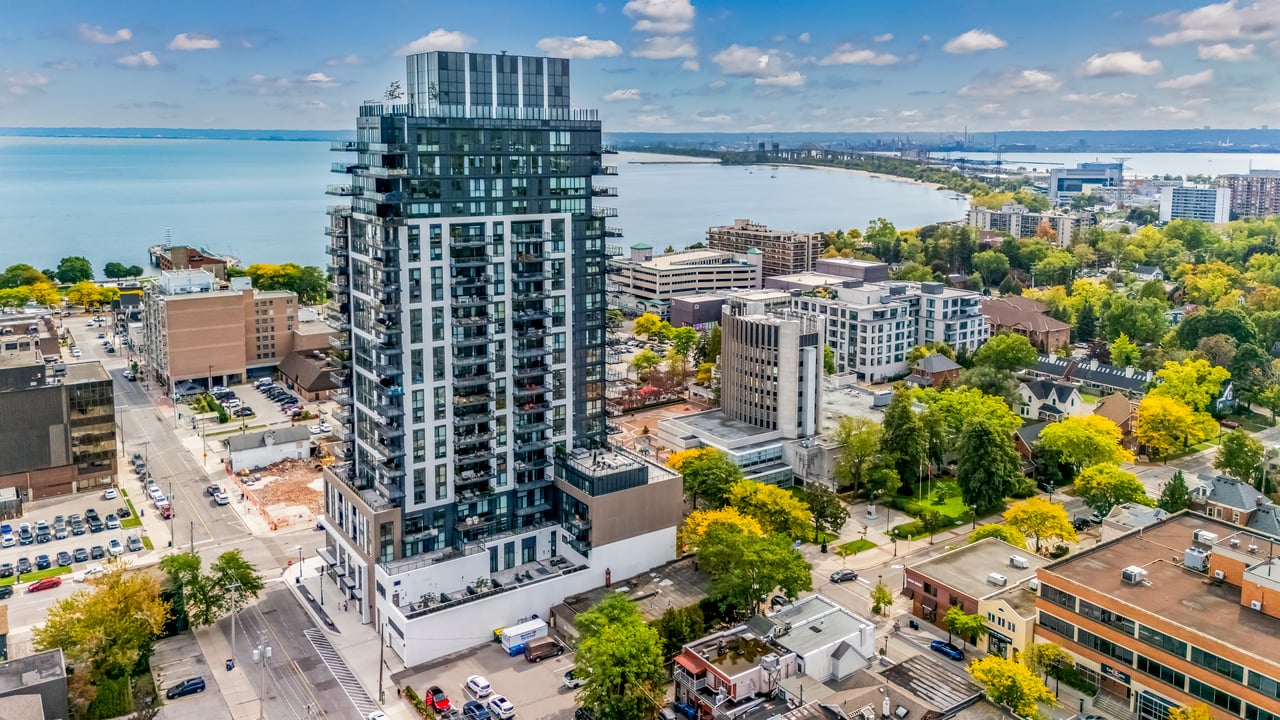 Stunning 2 Bedroom Upgraded Corner Unit