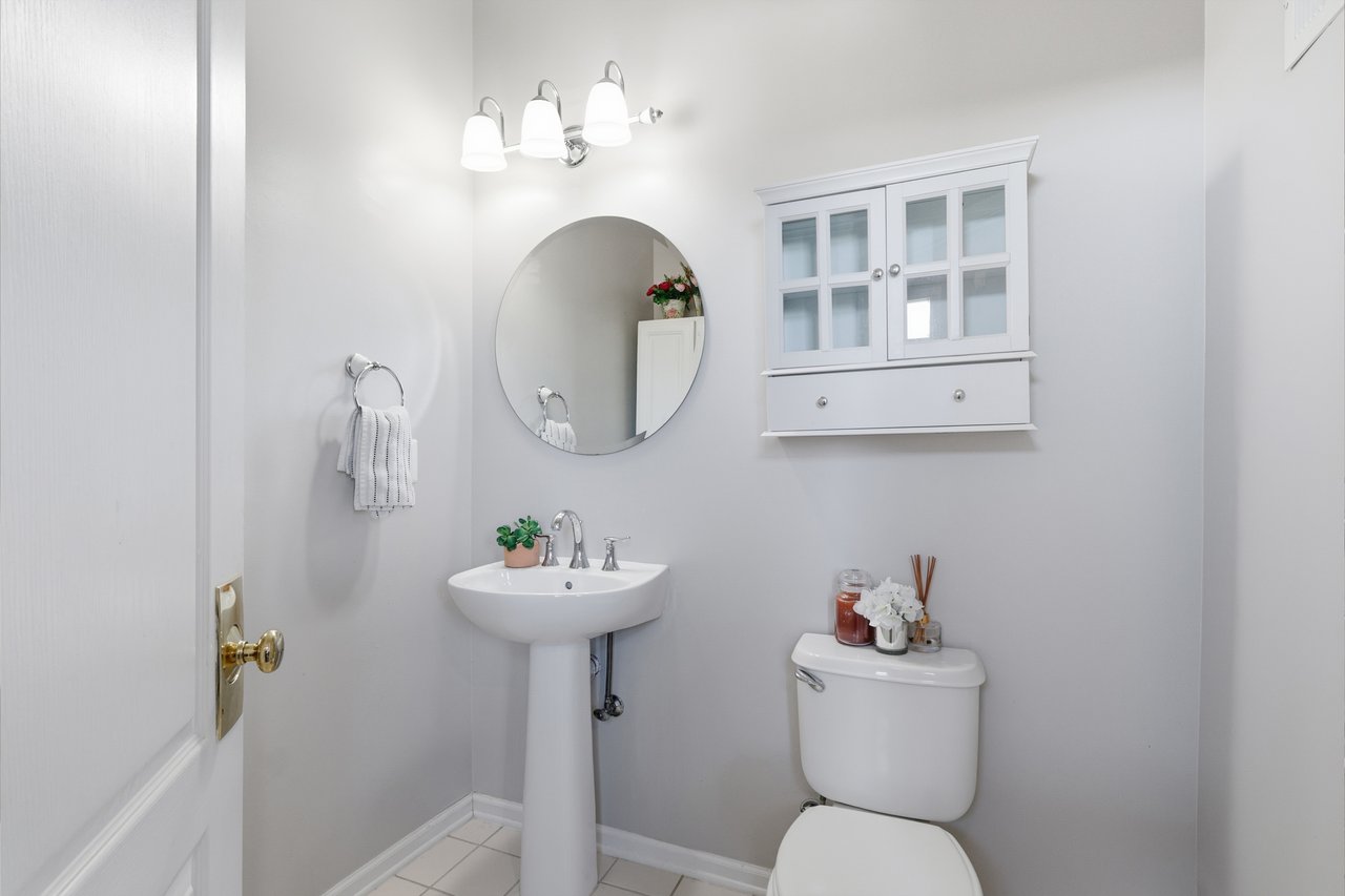 42757 Gelding Sq, Chantilly, VA 20152	