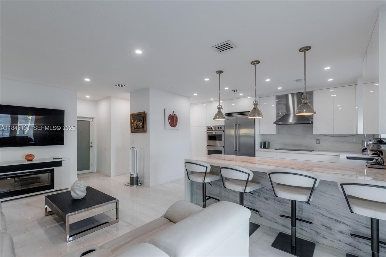 13731-sw-136-place-miami-pool-home-sold