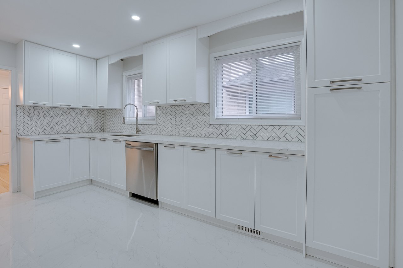 25 Karen Road Unit: Upper