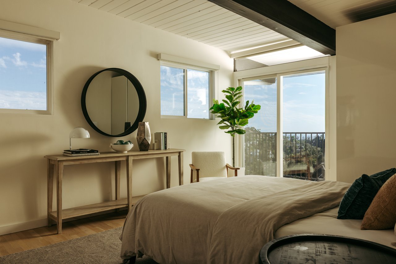 2808 Lambert Dr, Hollywood Hills 