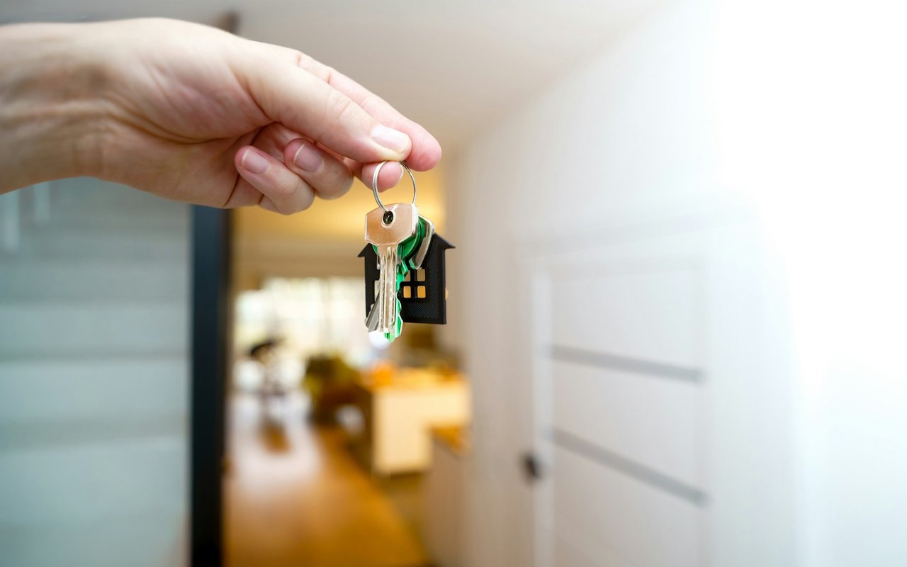 First-time homebuyer receiving keys in South King County Washington