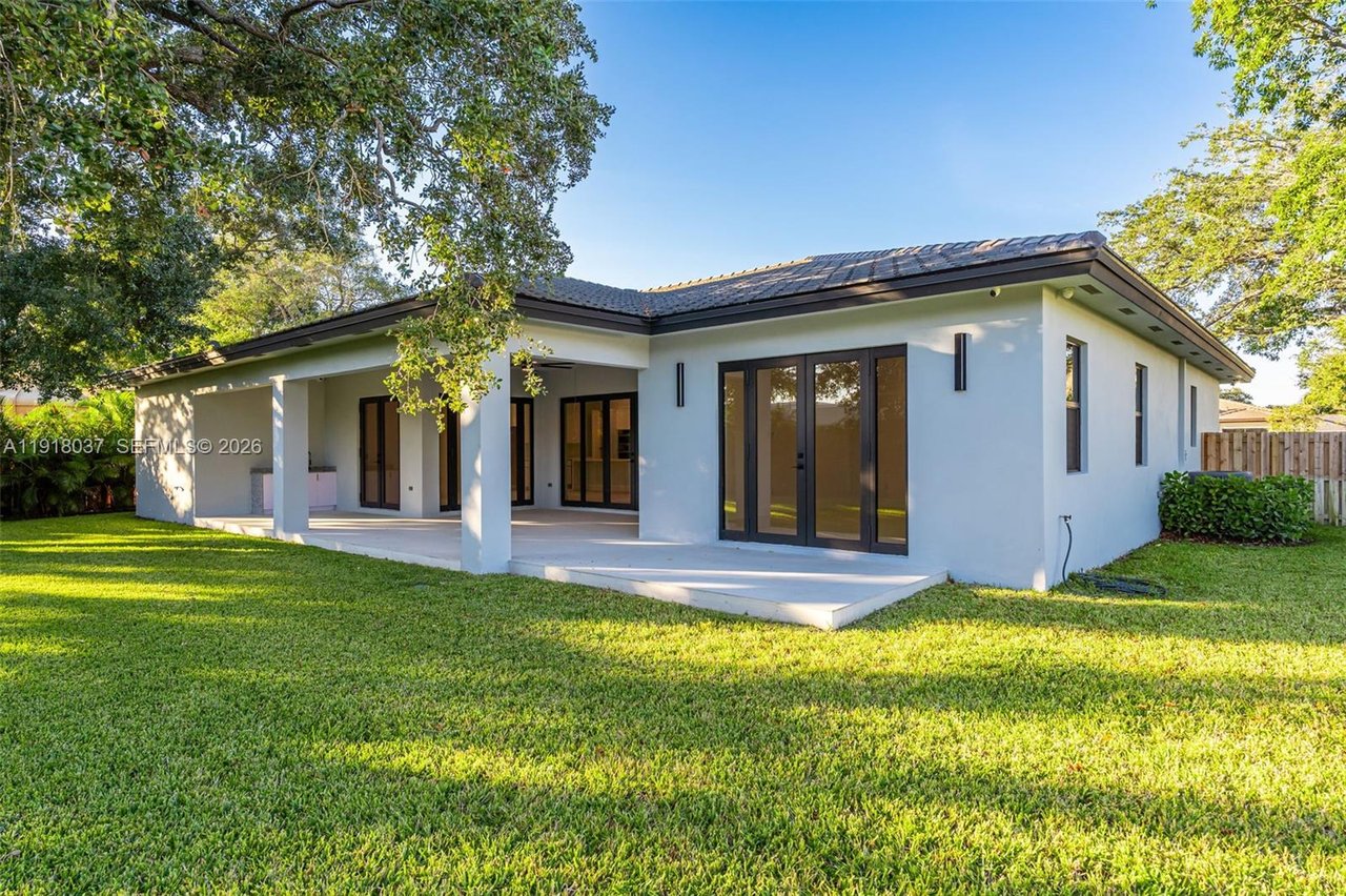 8240-sw-193-terrace-cutler-bay-home-sold-backyard