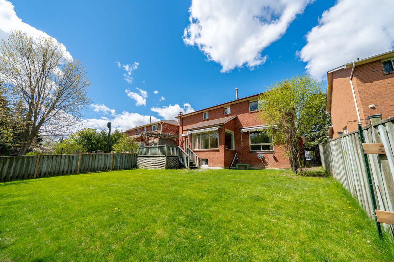 51 Sanderson Crescent