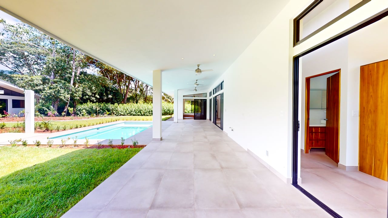 Exquisite Modern Retreat with Ocean and Mountain Views in Ojochal, Costa Rica