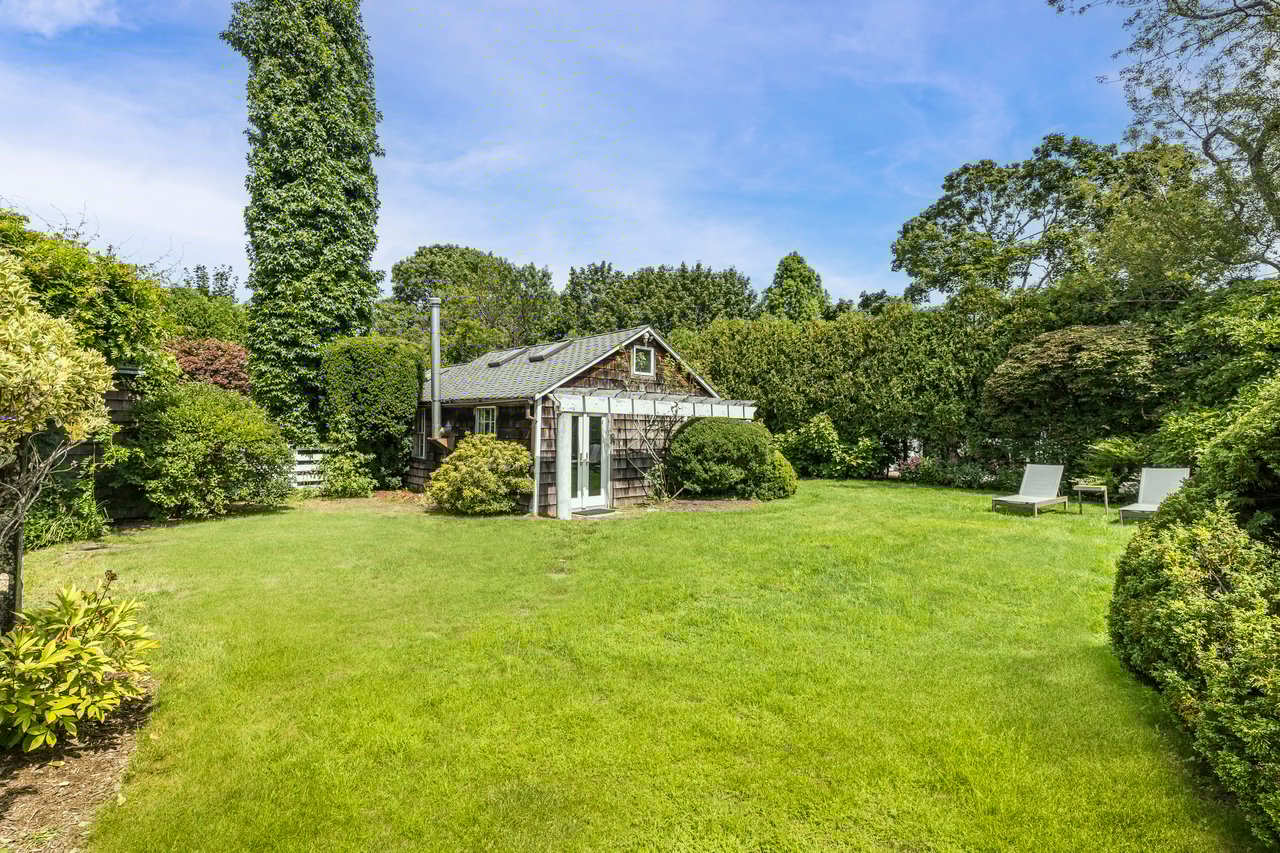 11 Cove Ave E, Sag Harbor