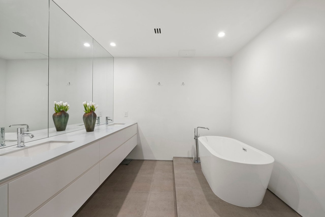 100 S Pointe Drive, Residence 1906/07