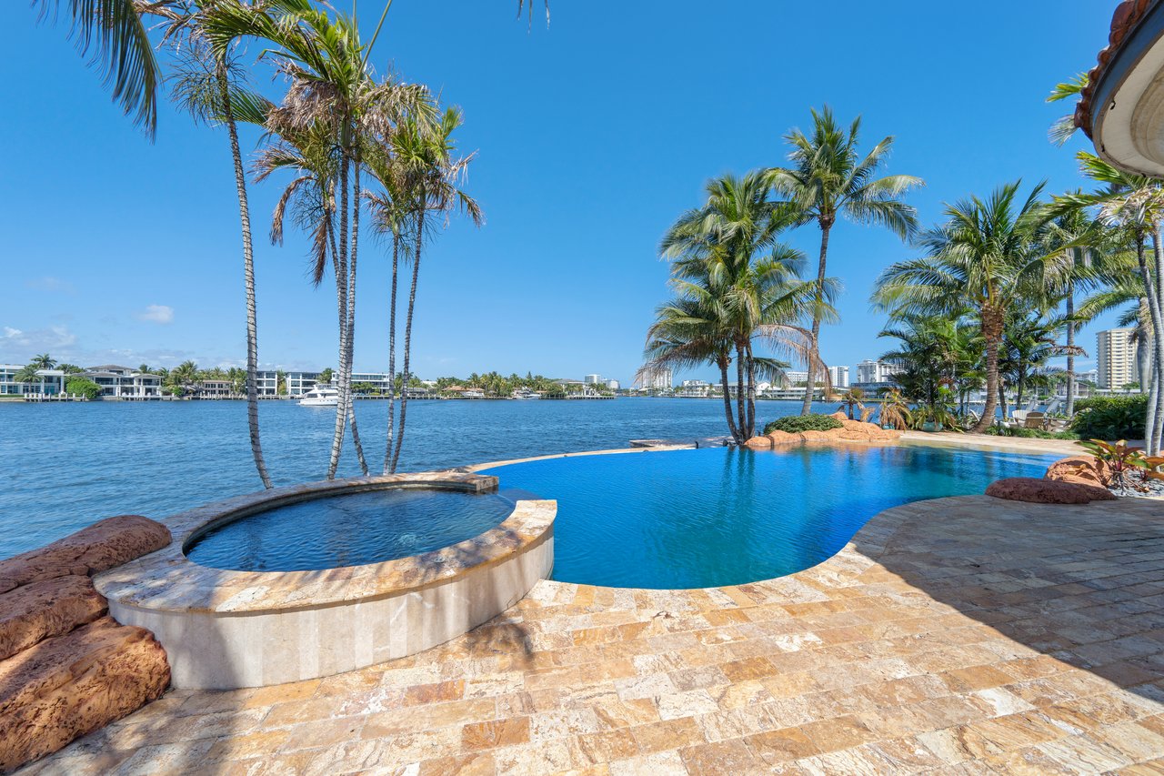 2593 SE 8th St, Pompano Beach, FL 33062