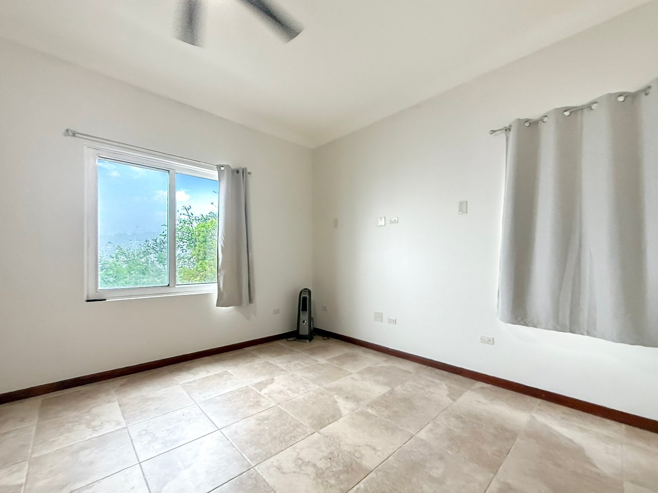 1039 Spooners Estate 3 Bedroom Apartment