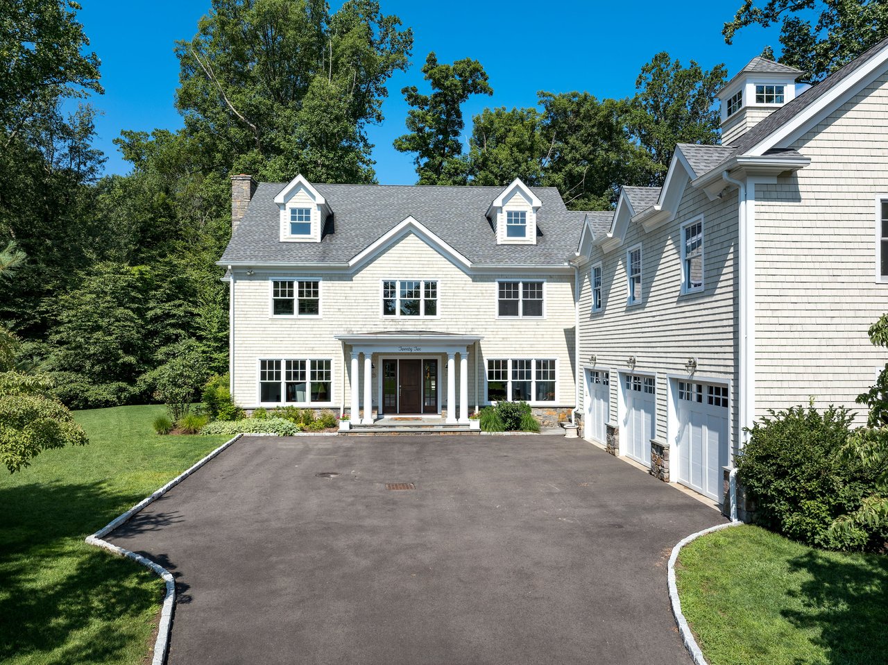 22 Ravenglass Dr