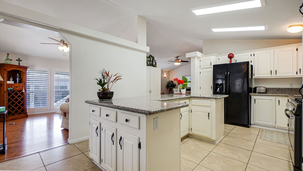 8651 Foothill Boulevard 35