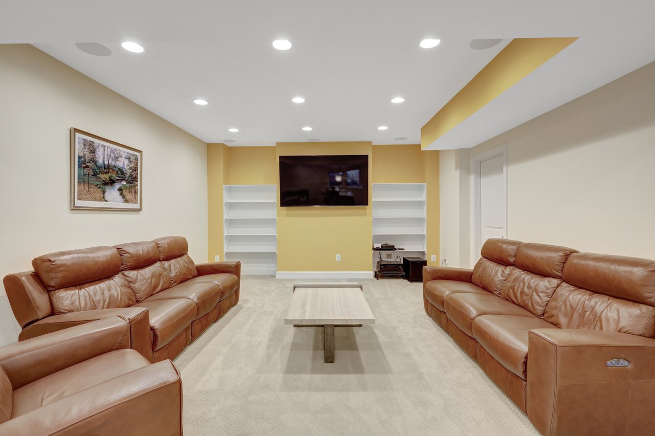 300 Jade Ct NW