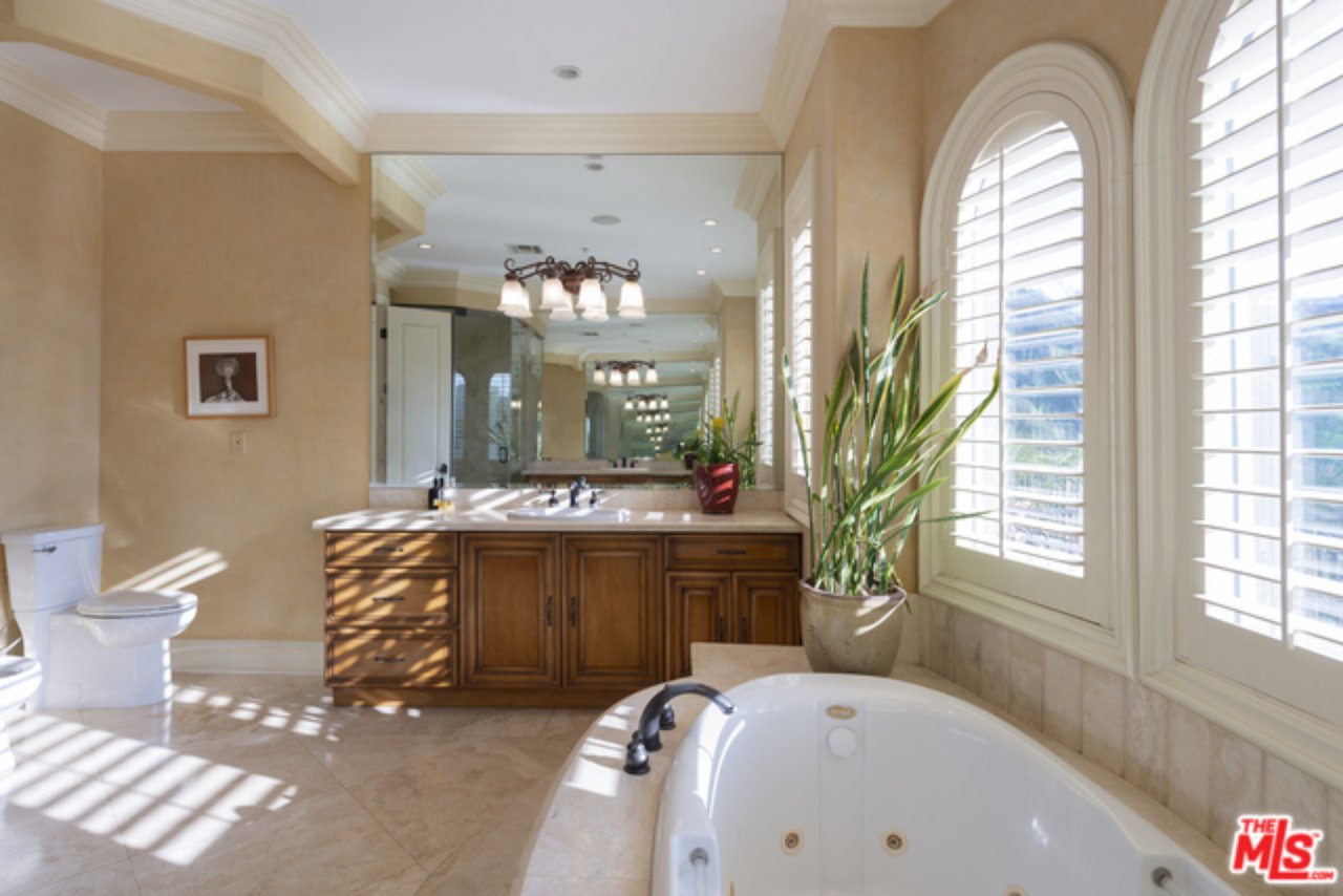 2636 La Cuesta Dr