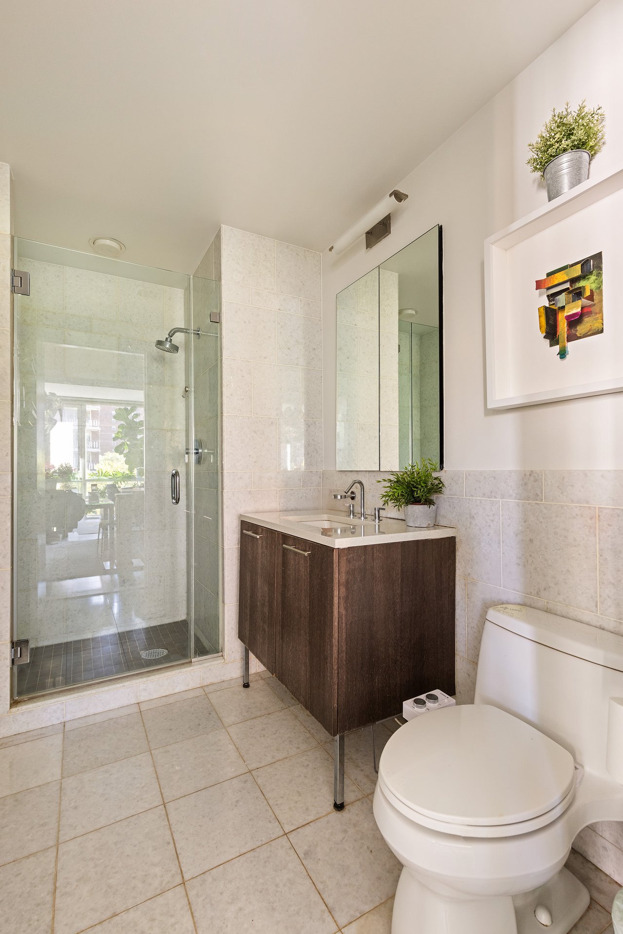 Chic Corner unit in Chelsea