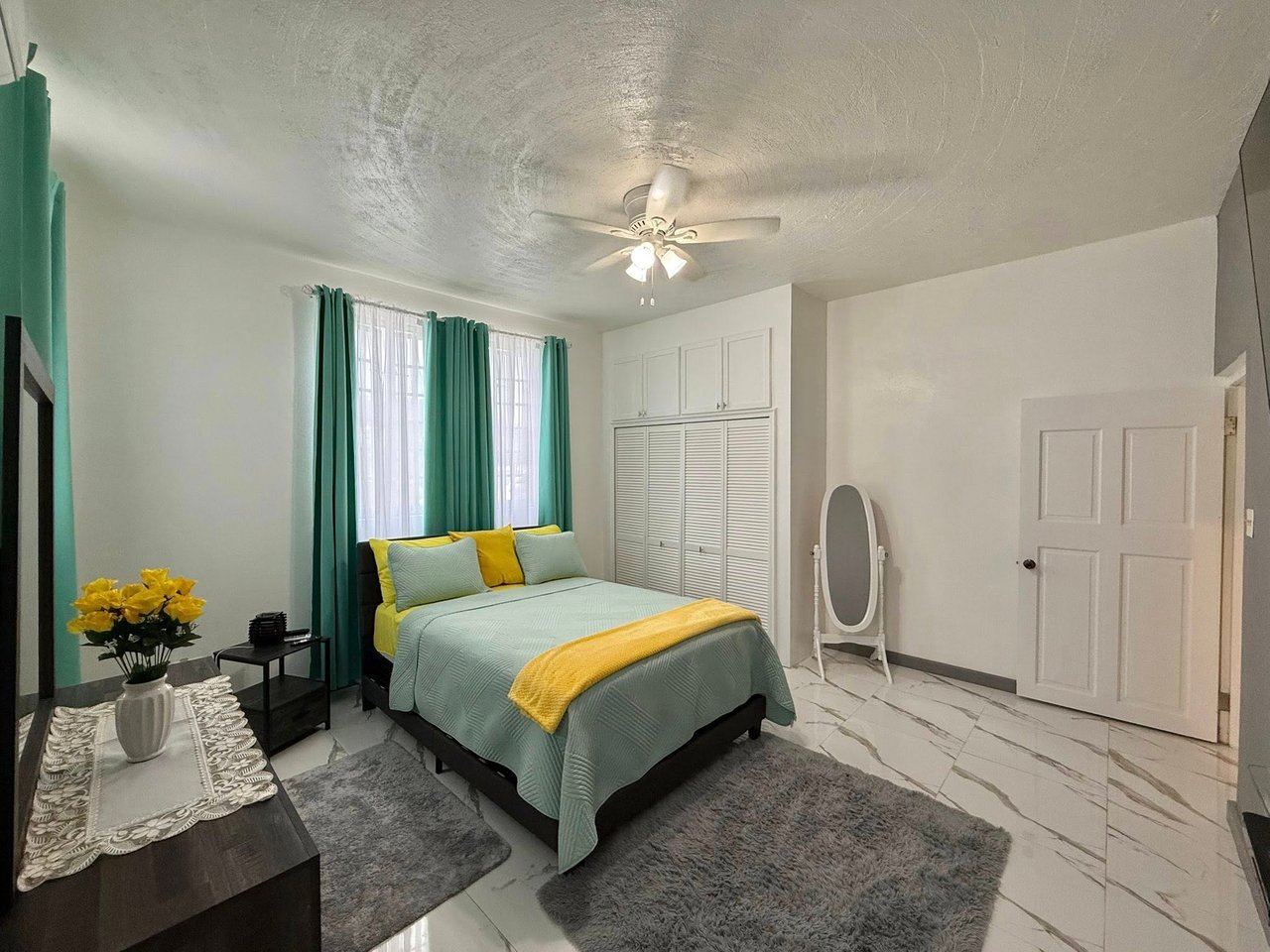 1068 Hawksnest 1 Bedroom Apartment