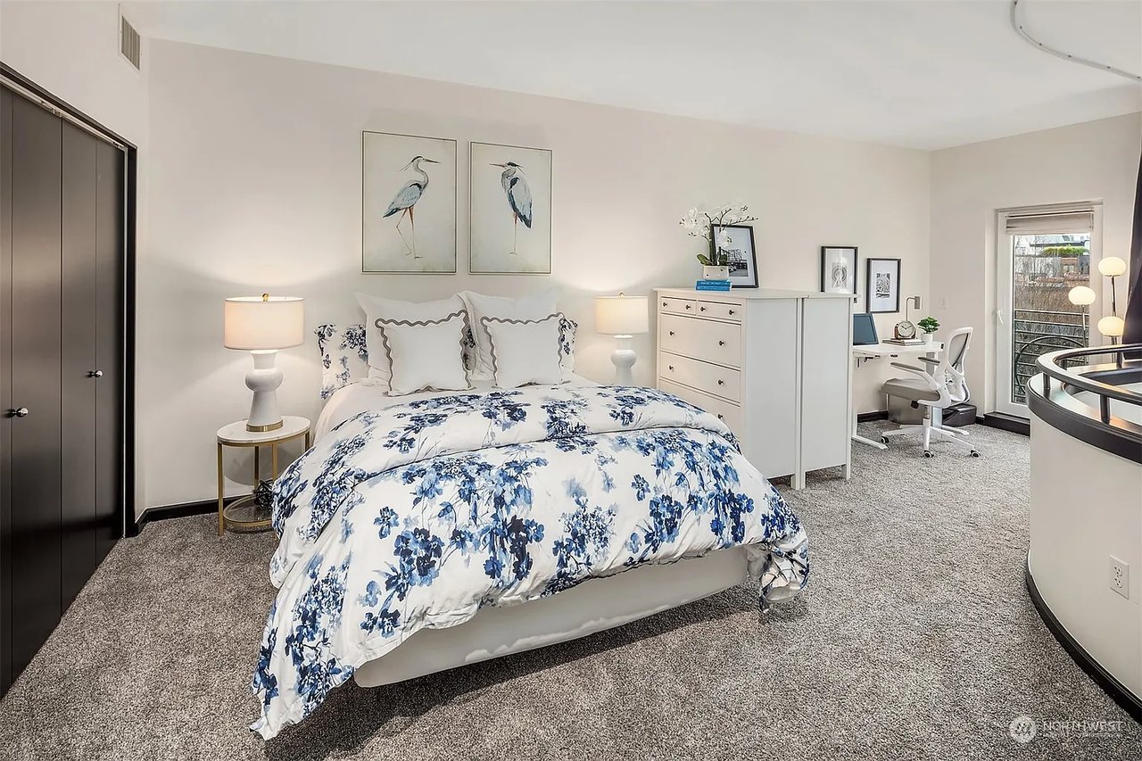 17 W Mercer St #4