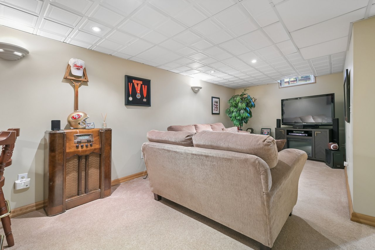 Ravine Living in Glen Abbey!