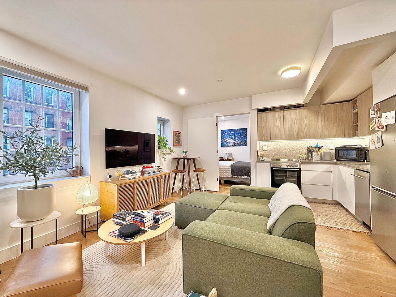 128 Montrose Avenue #201