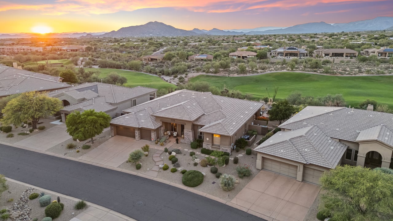 9812 E ROADRUNNER Drive