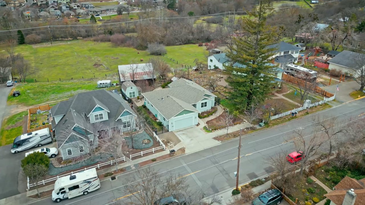 952 Oak St, Ashland