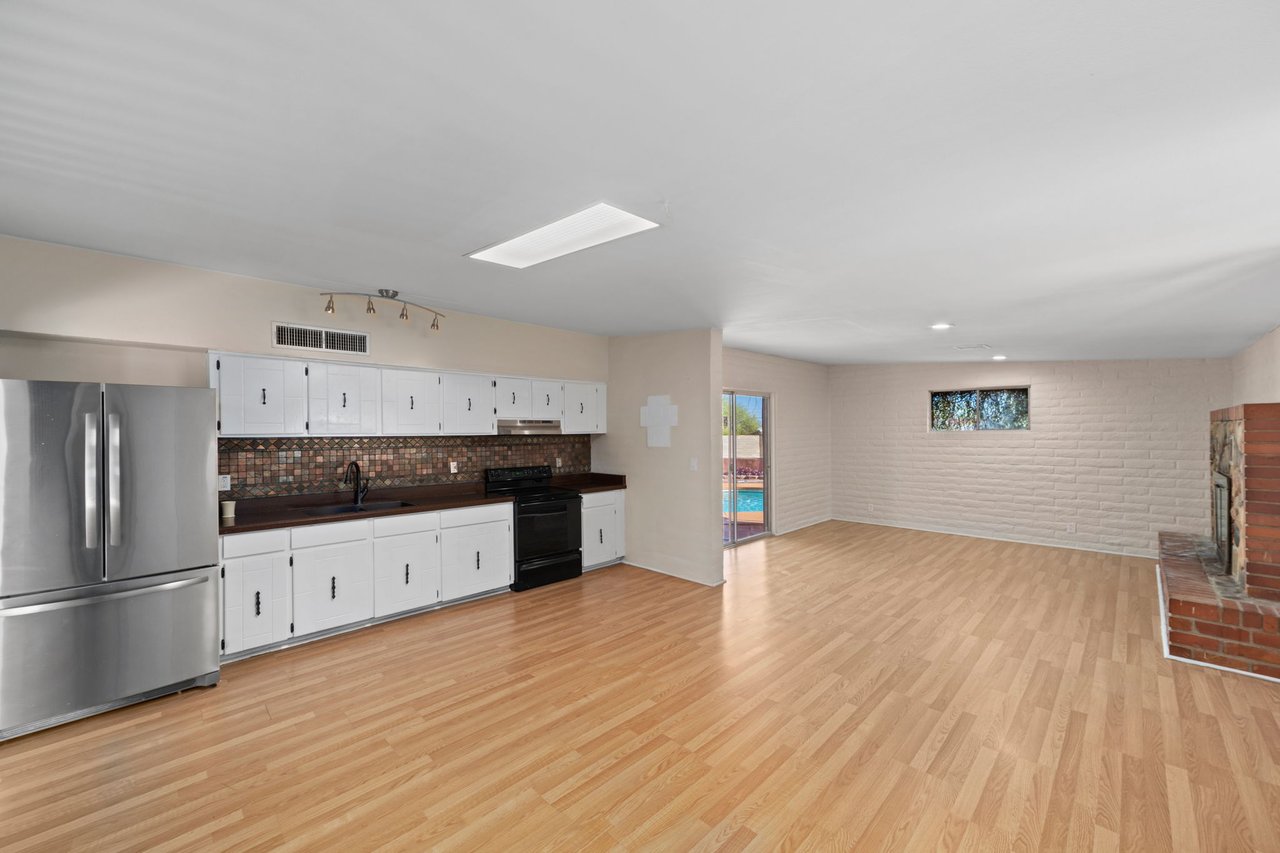 2540 S Marianne