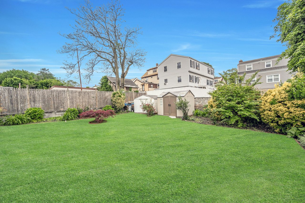 39 Alto Avenue