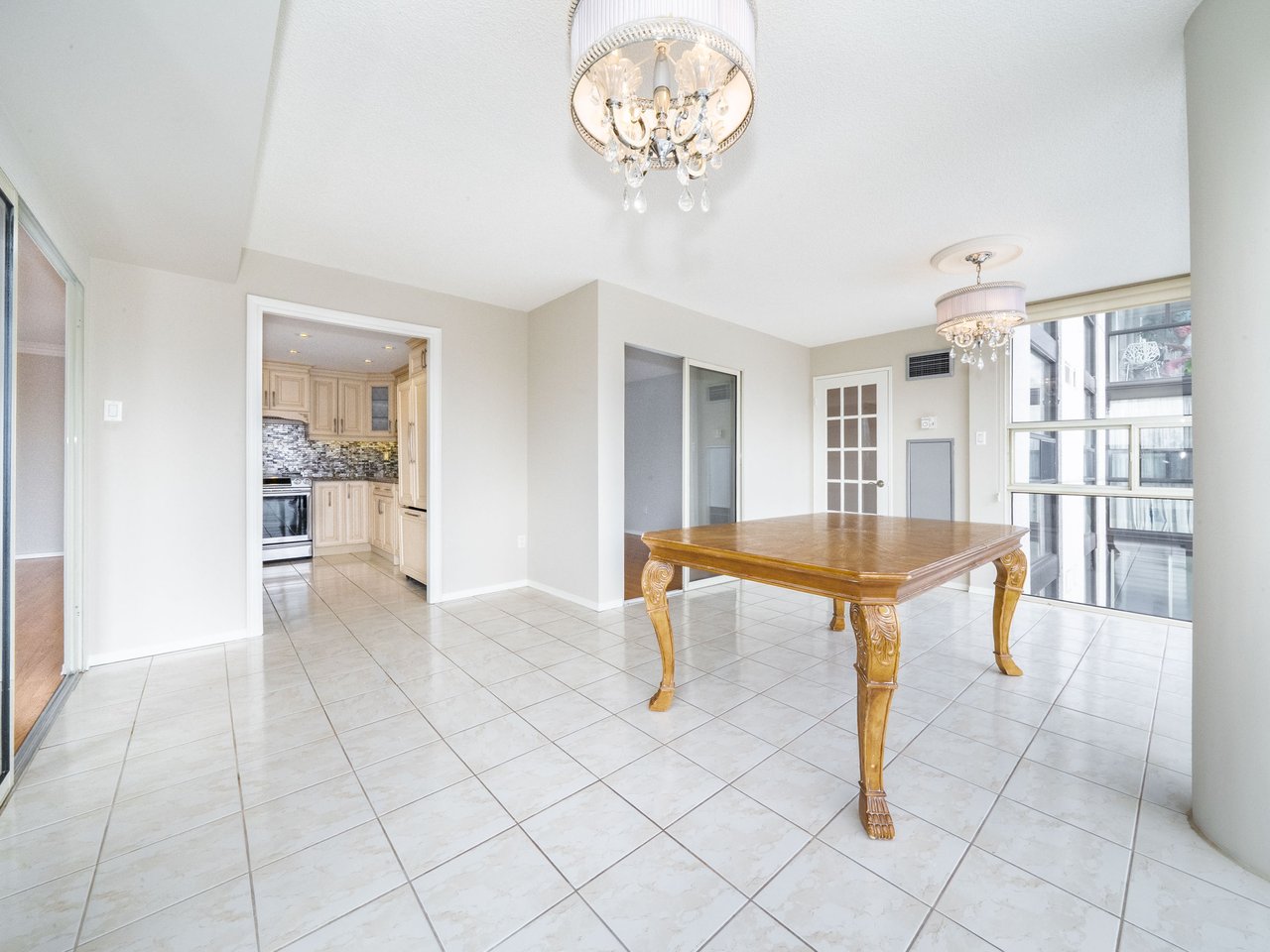 30 Harding Boulevard W, 404