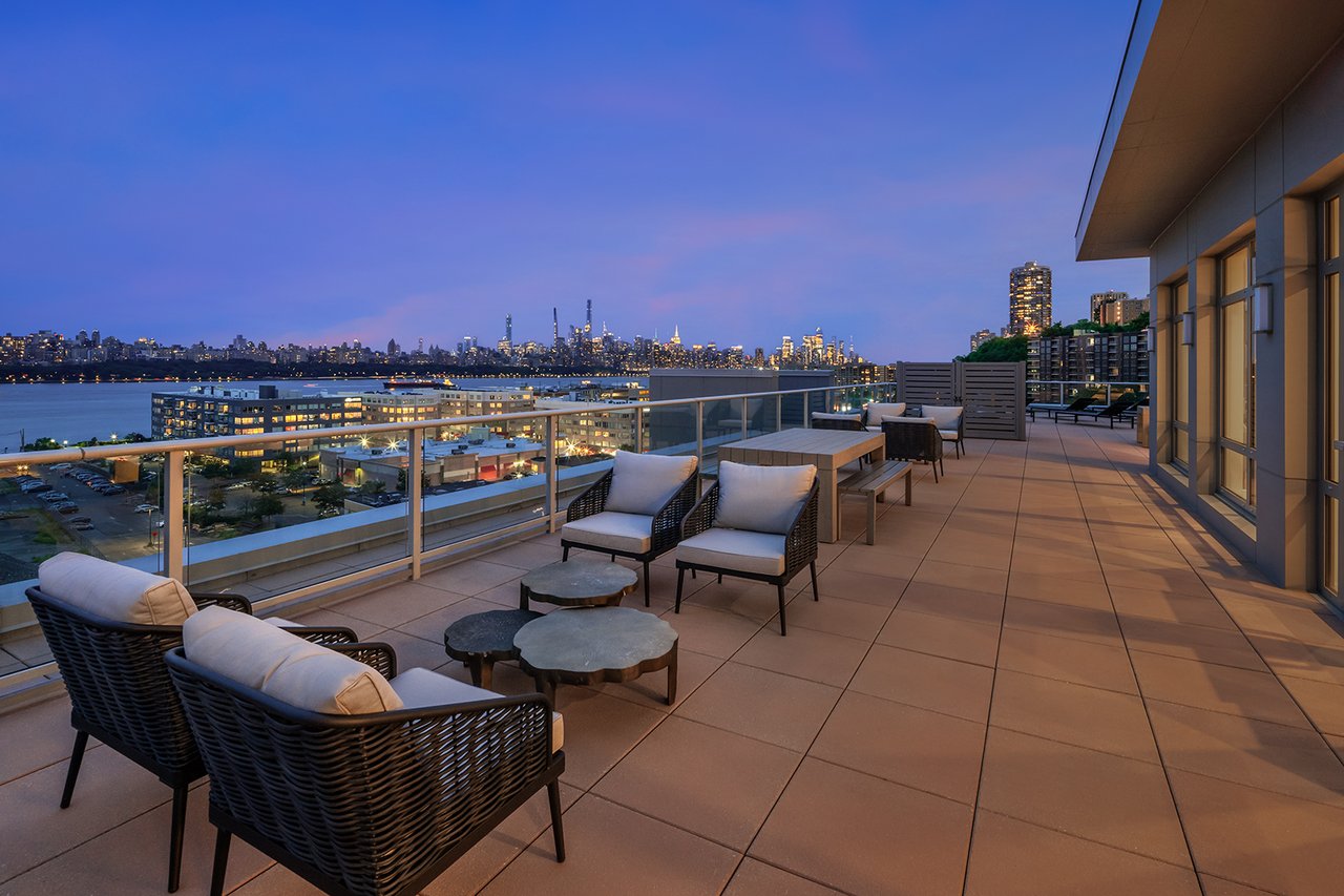 OTTO 4 BEDROOMS | 5 BATHROOMS