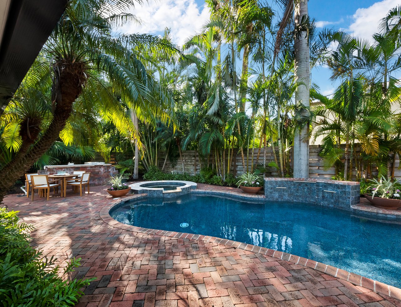 1930 ALTA VISTA ST