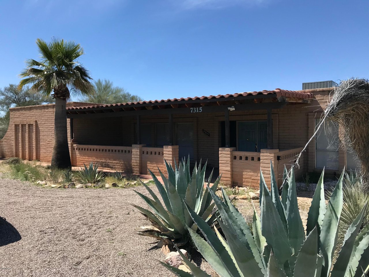 7315 N San Anna Dr
