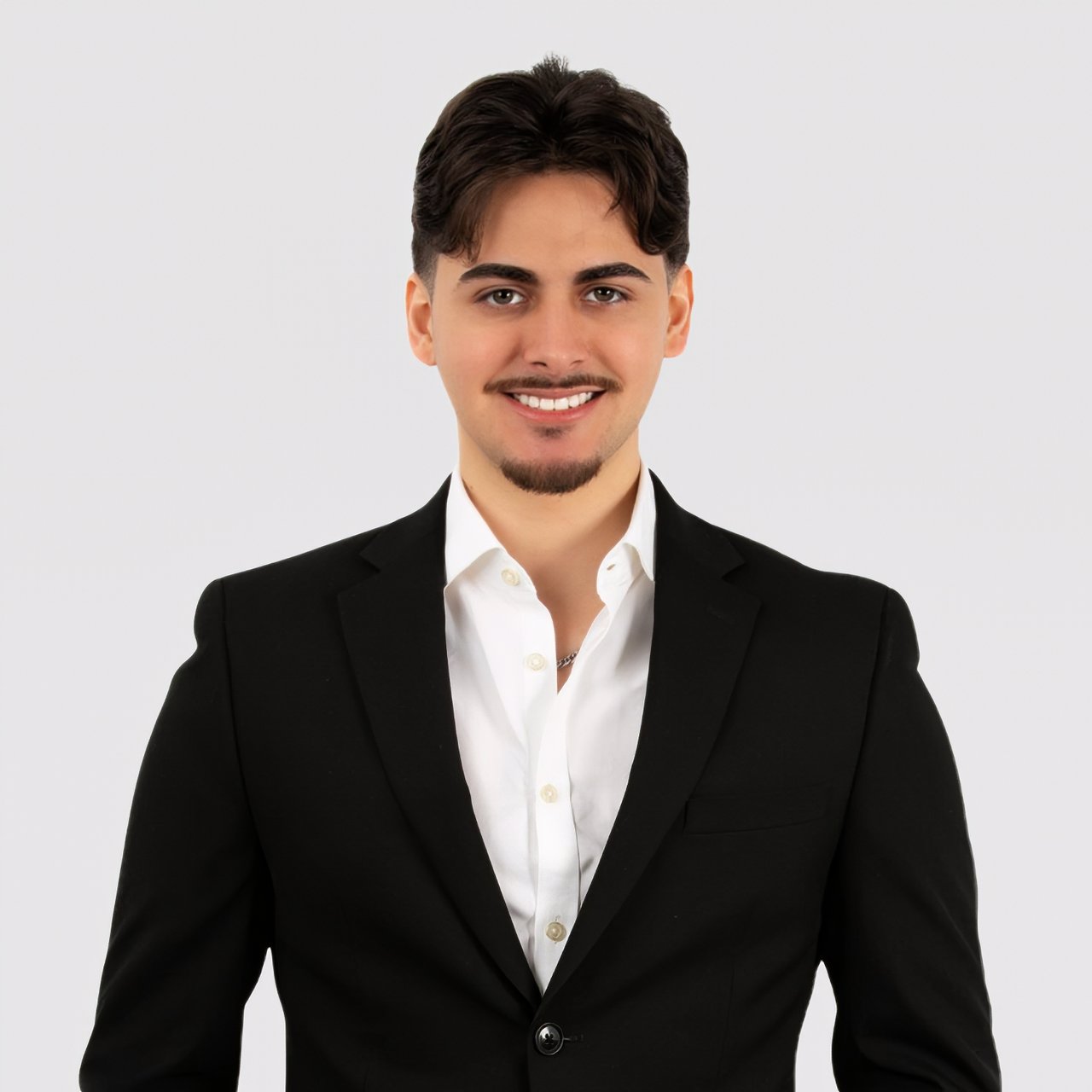 Rubens Bravo Miami, FL Real Estate Agent Headshot