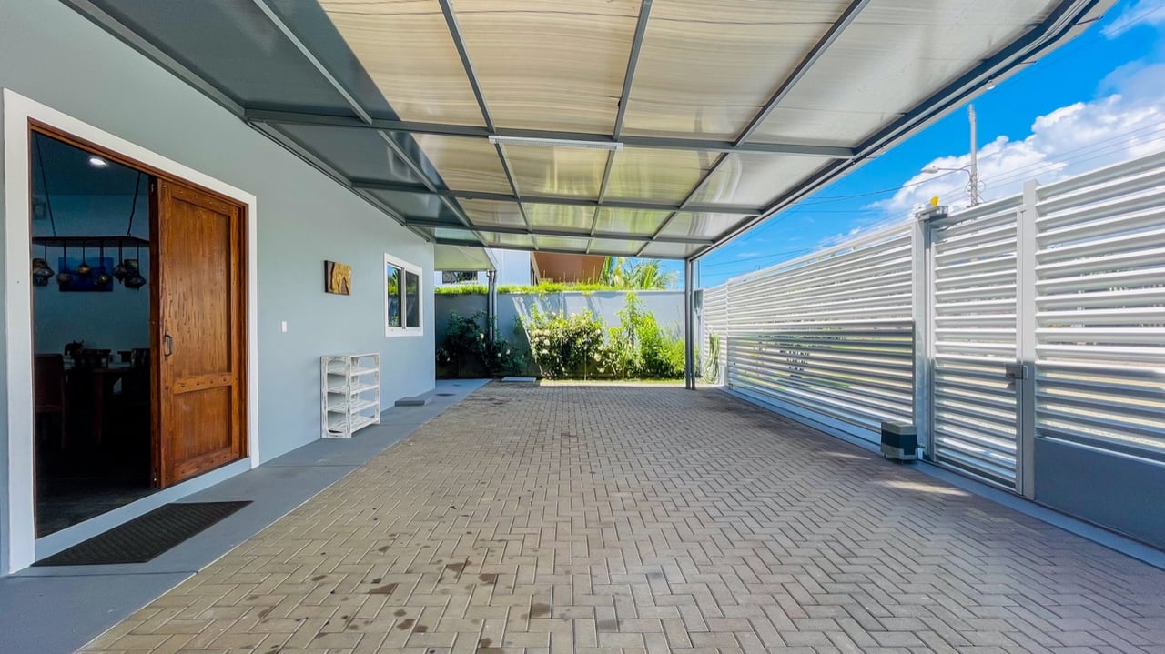 Immaculate 3-Bedroom Home with Pool Near Marino Ballena National Park