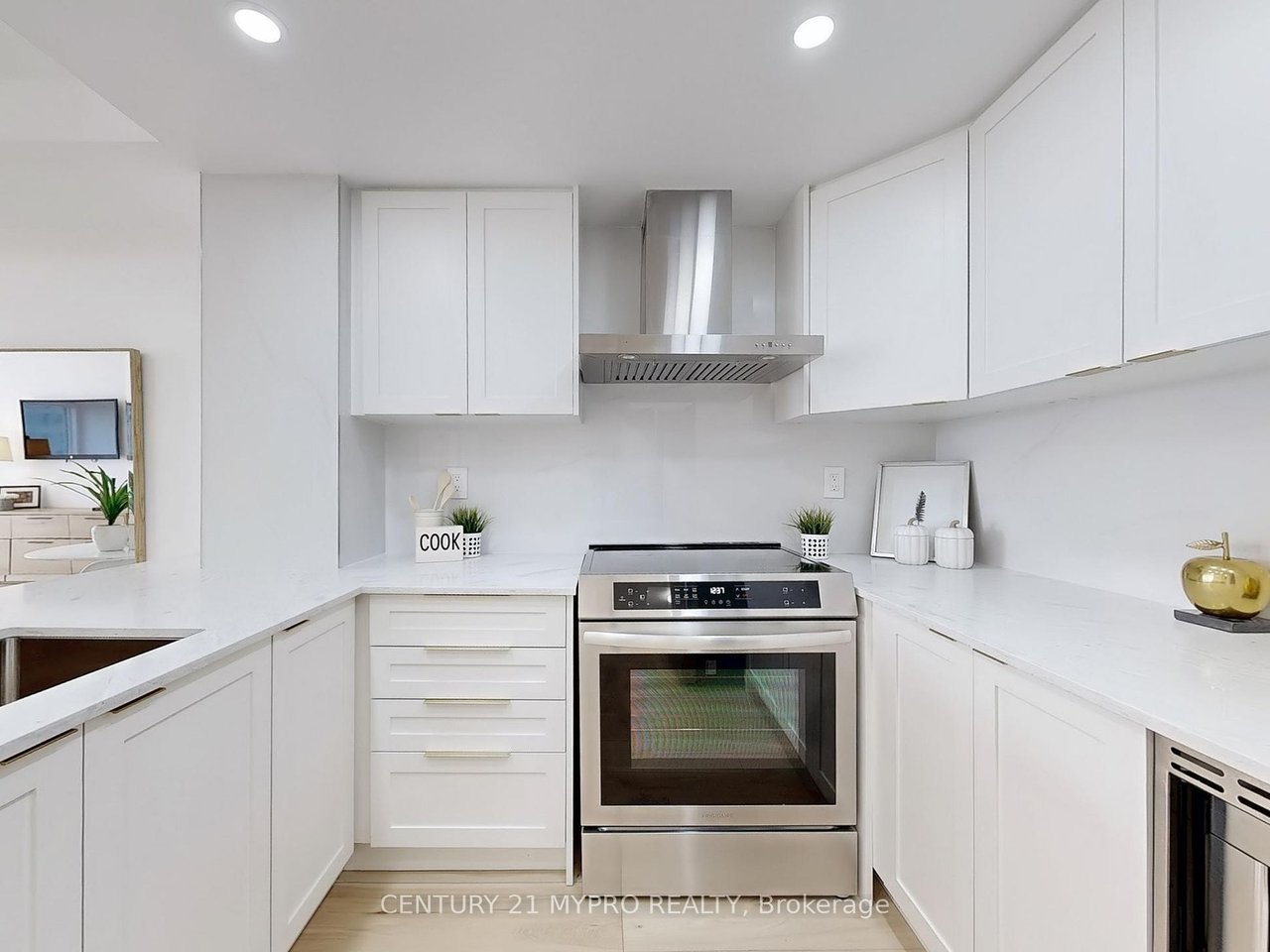 HOLLYWOOD PLAZA PENTHOUSE