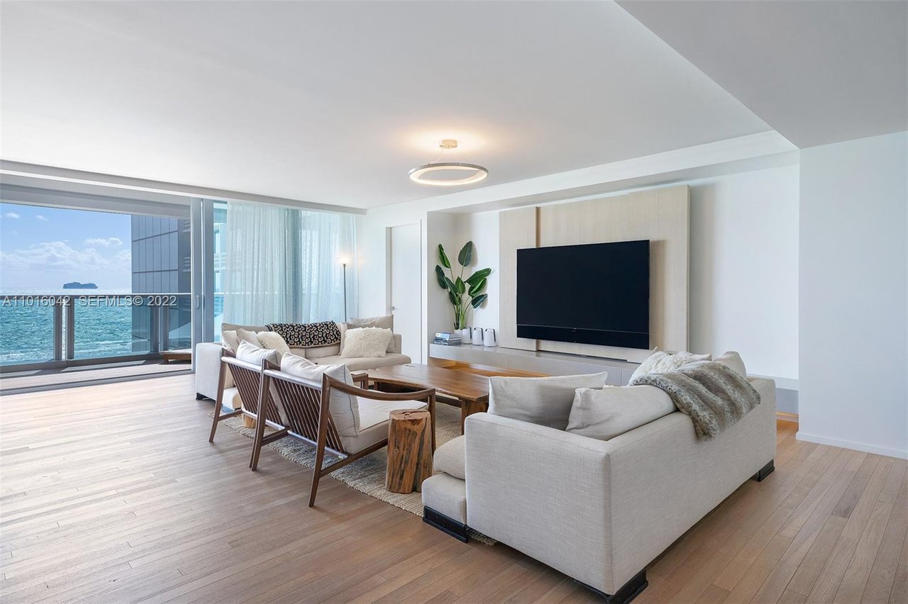2901 Collins Ave, #901