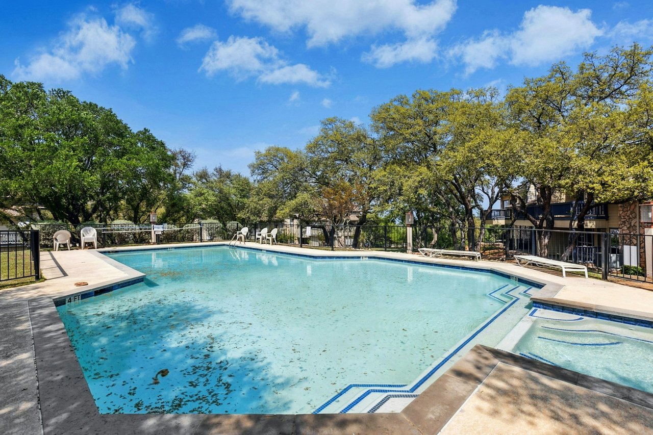 Horseshoe Bay Condo Just Listed!