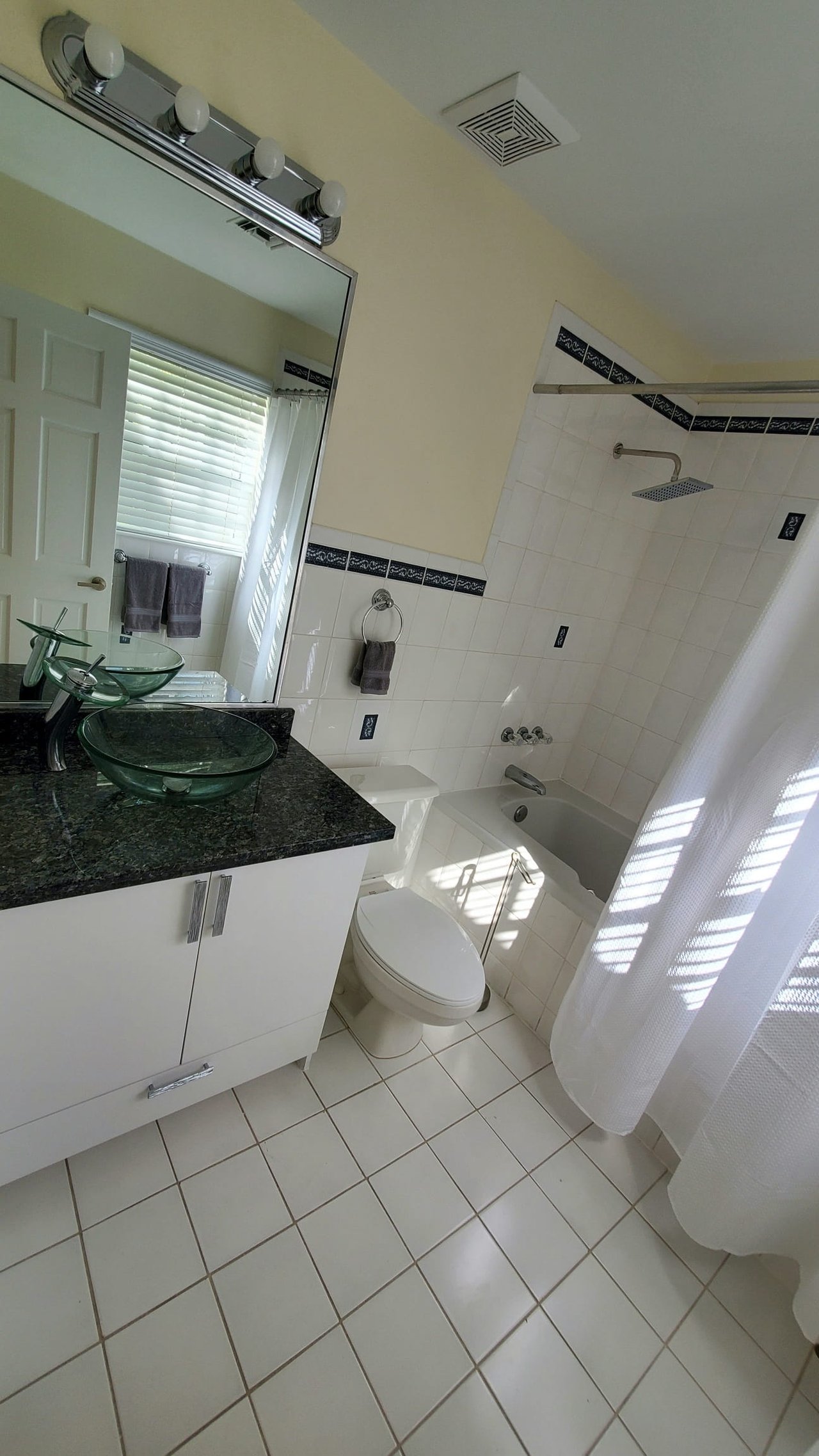 Sandyport | Expansive View Home 