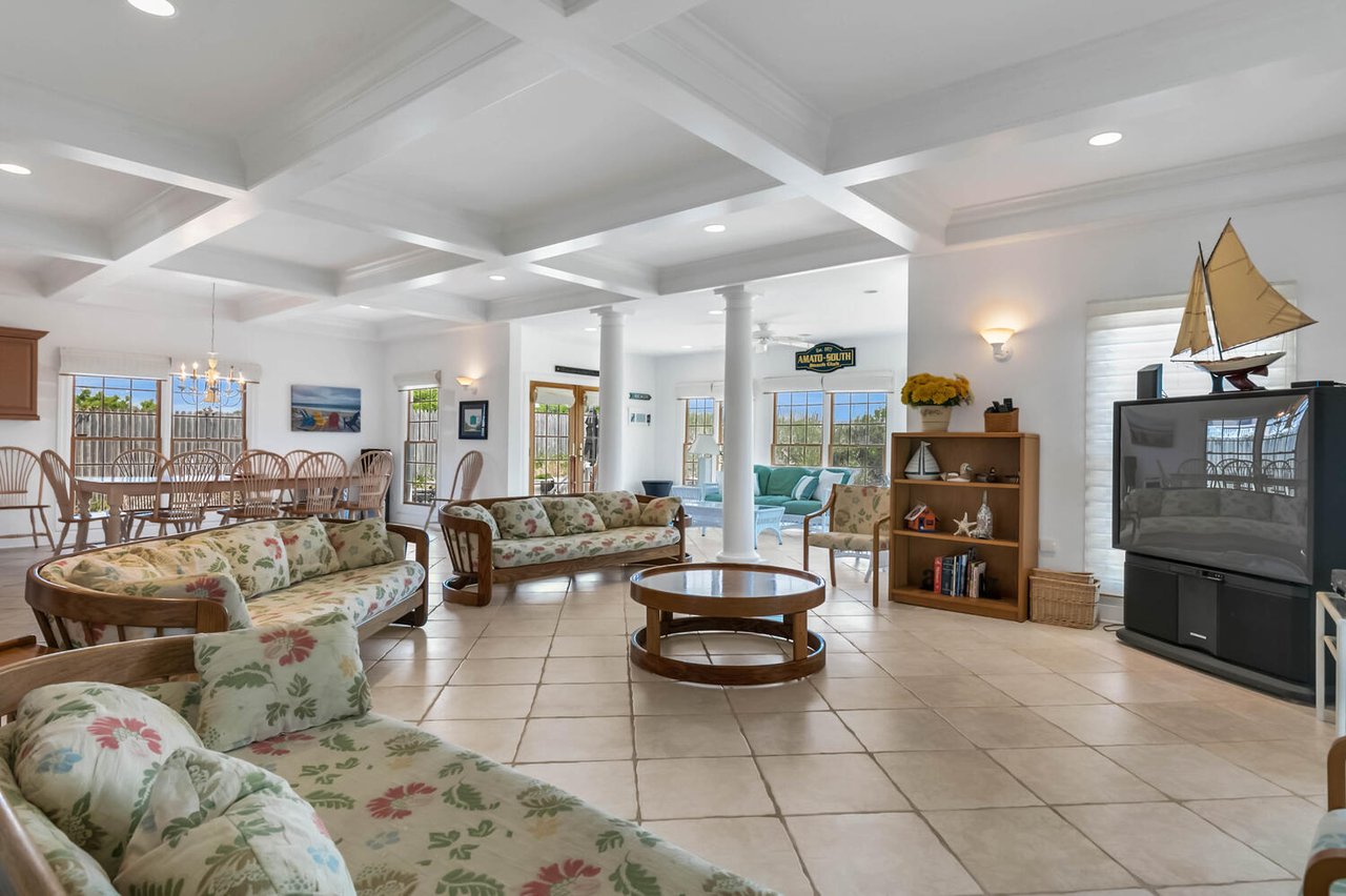 Summer Rental on the Oceanfront with Pool