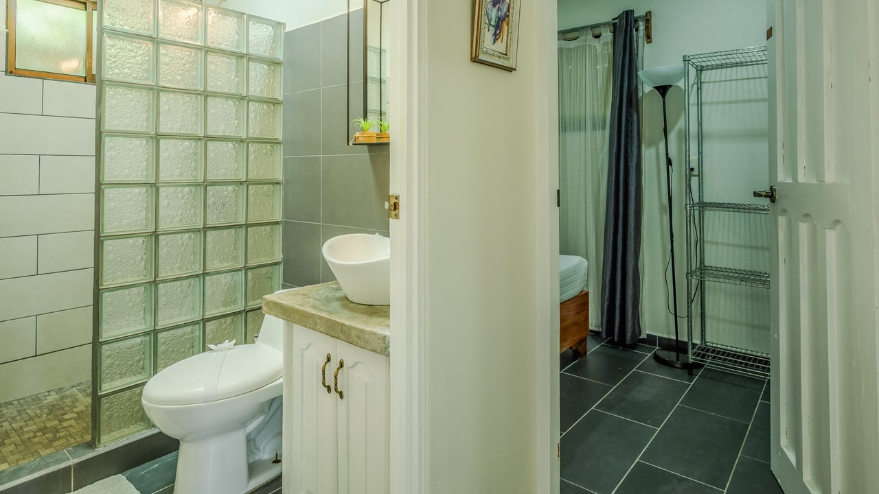 Tropical 3-Cabin Home with Pool and Gardens in the Heart of Uvita