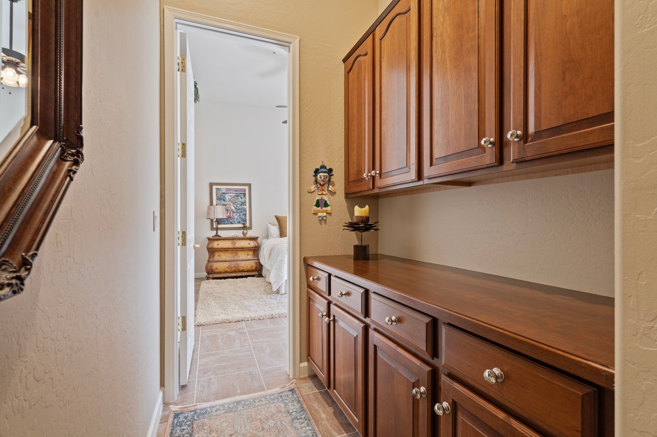 9812 E ROADRUNNER Drive