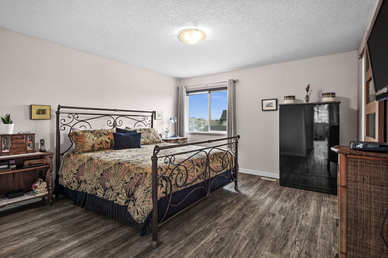 207 Royal Oak Bay NW